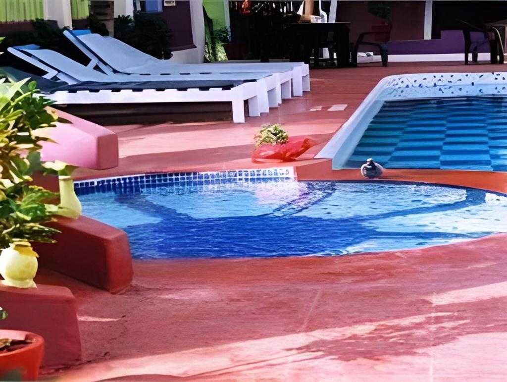 Sodders Beach Classic Resort  Facilities  Hot Tub 12   Copy   Copy